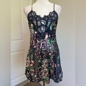Victoria’s Secret Floral Lace trim Silk Slip mini nightgown womens size small